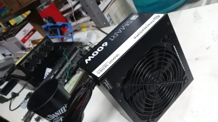 Fonte real Thermaltake 600W 80 plus white pfc ativo