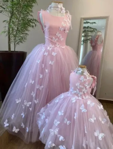 Vendo vestidos luxo mãe e filha - tema borboleta ou jardim