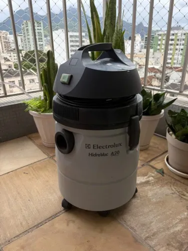 Aspirador de Pó e Água Electrolux Hidrovac A20