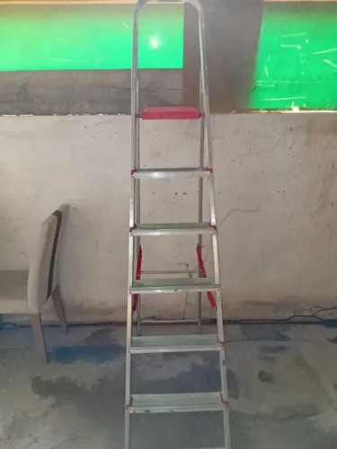 Escada tesoura seis degraus 