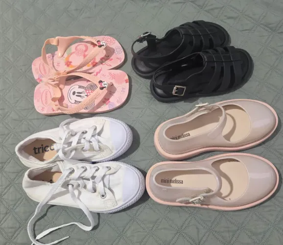 Melissas, tênis tricae e havaianas tam 25.