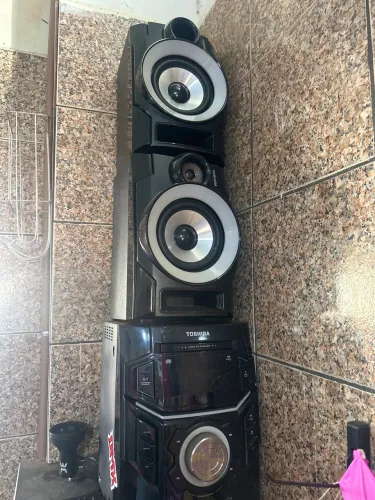 Vendo som Toshiba funcionando normal com controle remoto