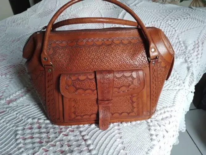 bolsa de mao em couro trabalhado