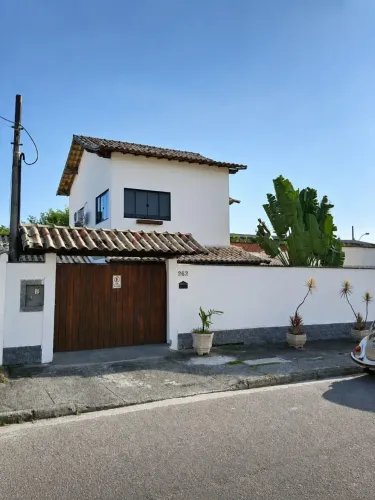 Casa duplex em Itaipu com amplo terreno, área gourmet e 3 vagas