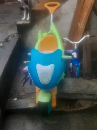 Vendo moto de criança zap *