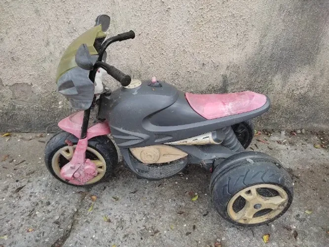 Moto triciclo elétrica infantil