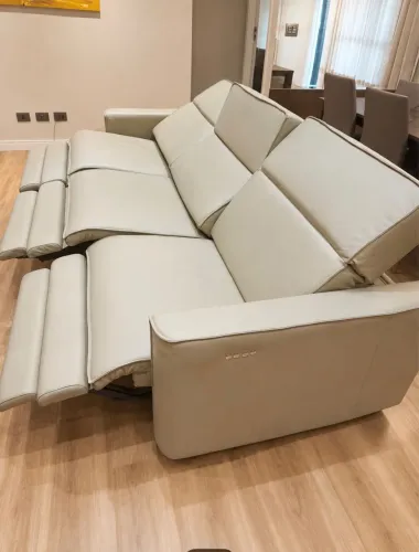 Sofá elétrico em couro legítimo ? perfeito estado