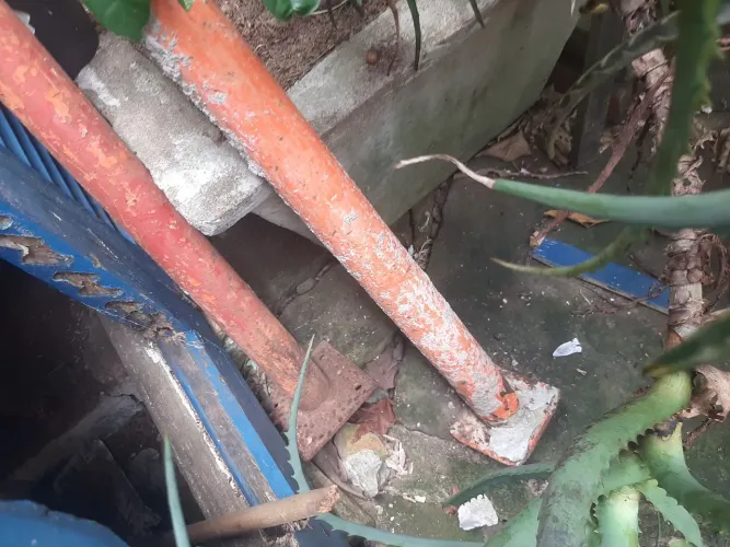 2 escoras metálicas por 100 reais 