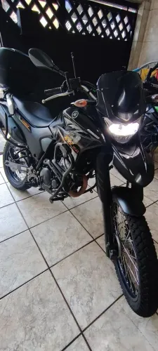 Yamaha XTZ 250 Lander 2020 com Baú, Protetores e Pneus Novos