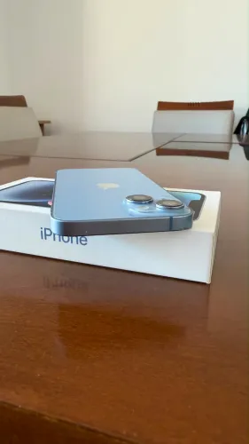 iPhone 14 azul,
