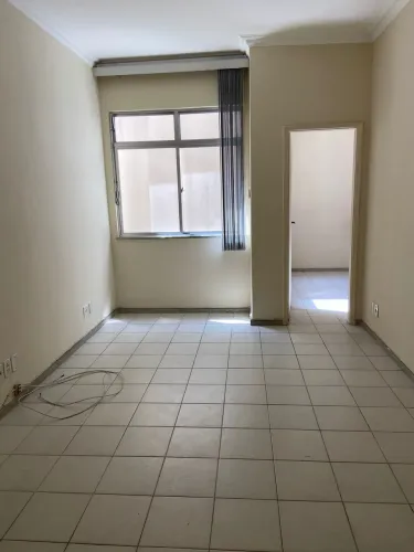Vendo aptº de quarto e sala com dependência completa na Tijuca, RJ.