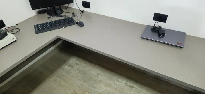 Mesa MDF escritório ÷ 3 nichos de parede ÷ 1 gaveteiro