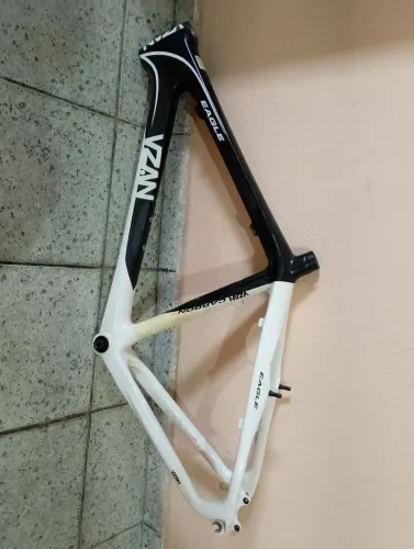 Quadro vzan carbono nunca usado com caixaria 