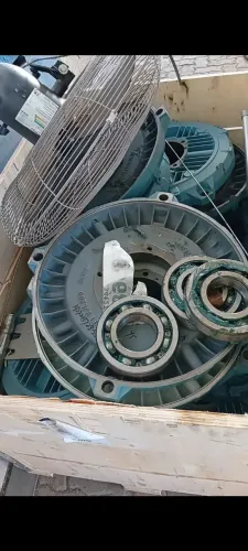 Lote com rolamentos e peças de motores industriais