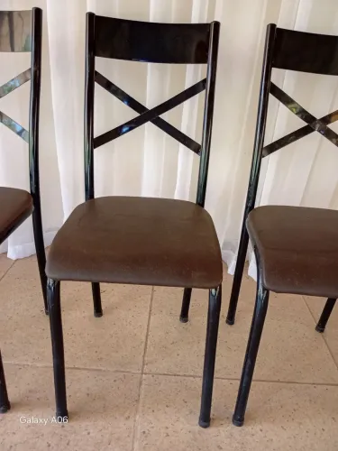 2 Cadeiras de ferro estofadas