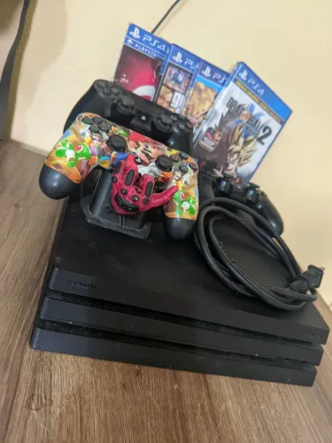 PS4 PRO 1 TB C/ 2 CONTROLES