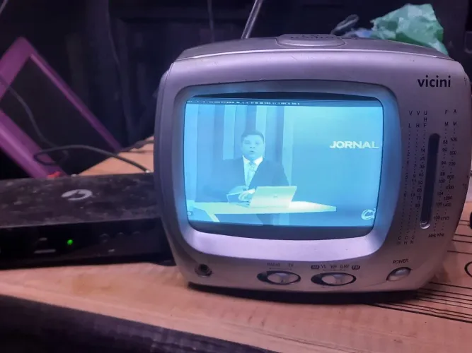 vendo tv e radio de 5 polegadas funcionando com converso valor 300