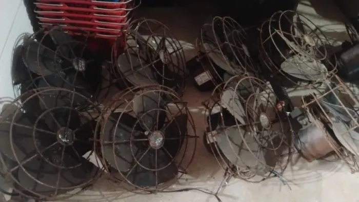 Ventilador industrial tufão, usado, valor: 470,00 reais cada.