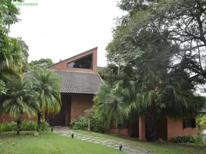 Imponente residência de luxo: Casa em condomínio com 4 suítes e 10 vagas em Jandira-SP, Al