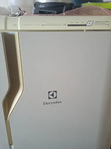 geladeira eletrolux ed39 - retirar no eldoradinho agua branca