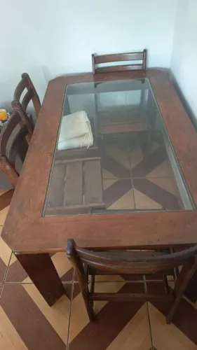 300,00 mesa de madeira com tampo de vidro