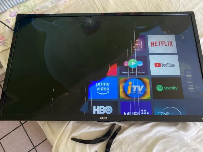 Vendo Smart TV AOC Roku 32 polegadas tela com avaria + controle e pés originais 