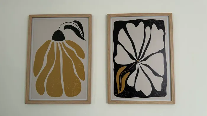 Par de quadros de flor - moldura em mdf amadeirado