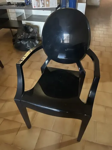 Vendo 1 cadeira de jantar preta Wind Plus semi novo e em ótimo estado de conservação 