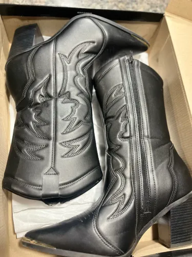     Bota Vizzano preta semi nova 38