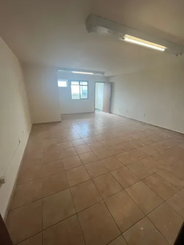 Vendo ou alugo sala comercial com 48m² no 2º andar