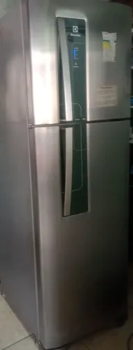 Geladeira Electrolux Frost Free .