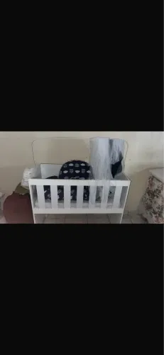 Mini berço com colchão e mosquiteiro