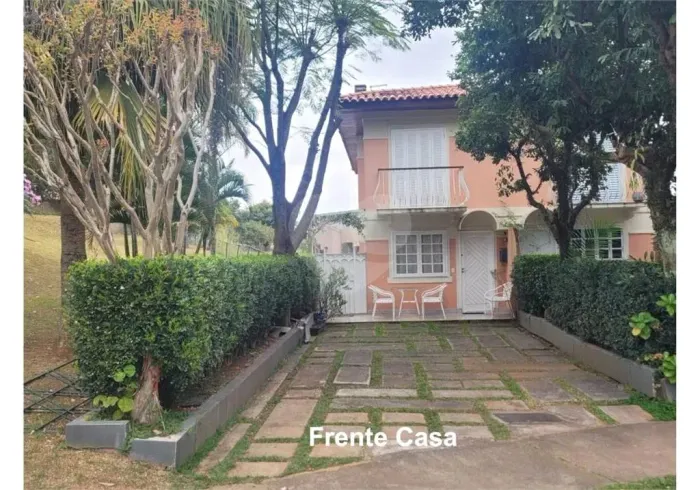 Casa à venda com 4 quartos, sendo 1 suíte, no condomínio Vila Panamericana, São Paulo - SP