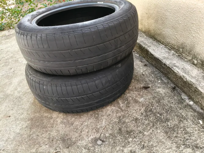 02 pneus Pirelli 185x60x15