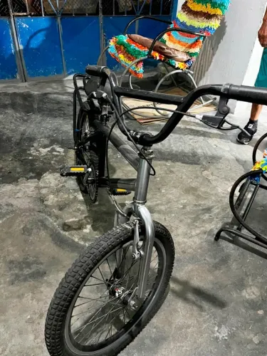 Bicicleta aro 20 (Perfeitas condições / Sem marcas de uso / Pouco usada)