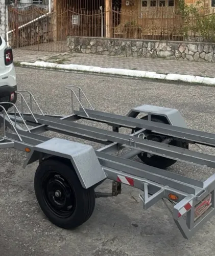 Vendo carrocinha para moto! Pega 3 motos