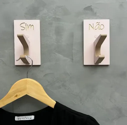 Ganchos Sim/Não em MDF para provador