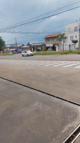 Sobrado, com sala comercial, é mais 3 barracão.