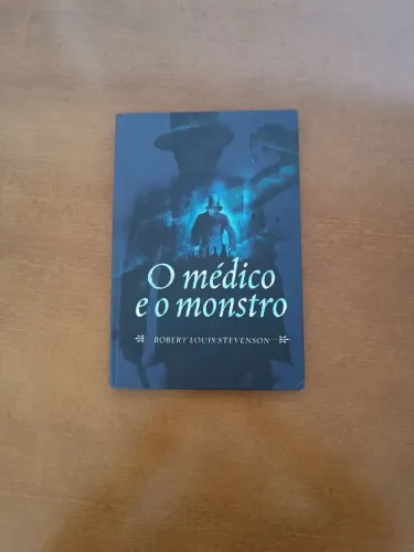 Livro Paradidático, O Médico e o Monstro. Editora Nova Fronteira.