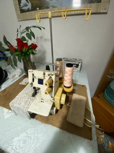 Máquina de costura Galoneira Yamata portátil