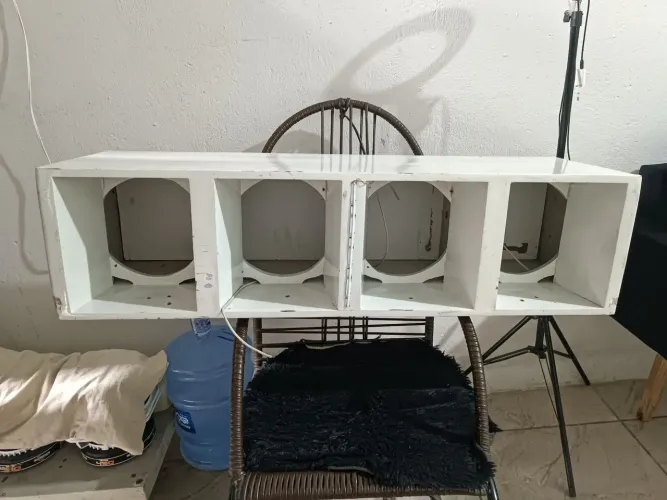 Vendo caixa de médio para quatro alto-falante de 10 Caixa semi-nova