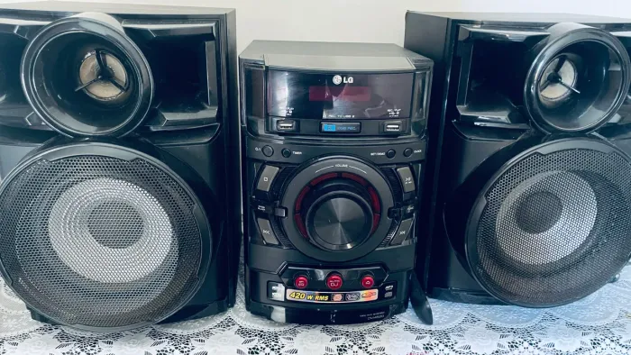 Mini System LG 3 CAIXAS DE SOM preto, potência de 420W RMS.