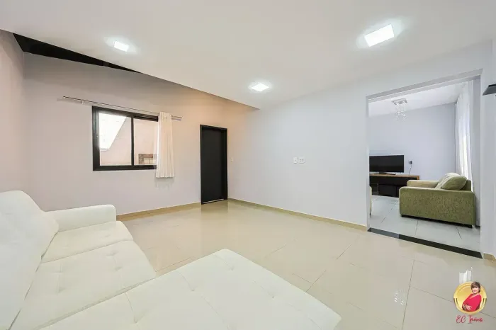Sobrado para venda possui 115 metros quadrados com 3 quartos em Abranches - Curitiba - PR