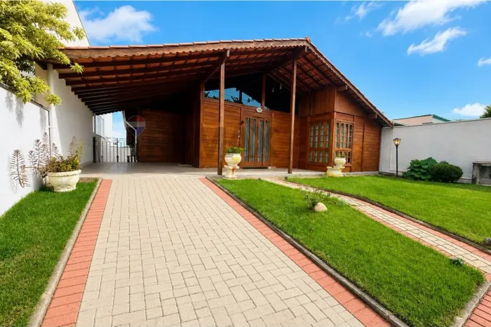 Casa Mista em Condomínio Fechado Conforto, Charme e Ampla Área de Lazer