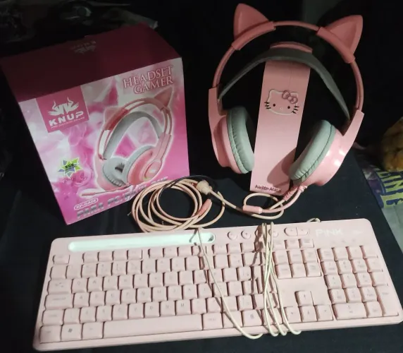 Headset Gamer + Teclado + Suporte Hello Kitty