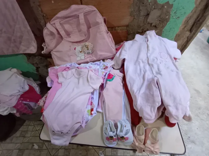 Lote roupas semi novas + bolsa nova+trocador tudo em excelente estado de uso
