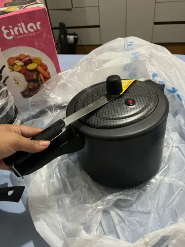 panela de pressão nova antiaderente