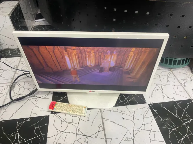 Vendo tv lg 24 branca top de linha em estado de nova obs nao e smartv R$ 480,00