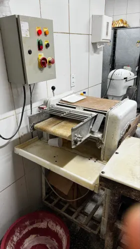 Modeladora de pães com NR-12