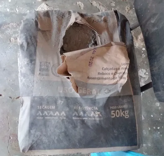 ? CIMENTO - RESTO DE SACO - CERCA DE 12KG ?